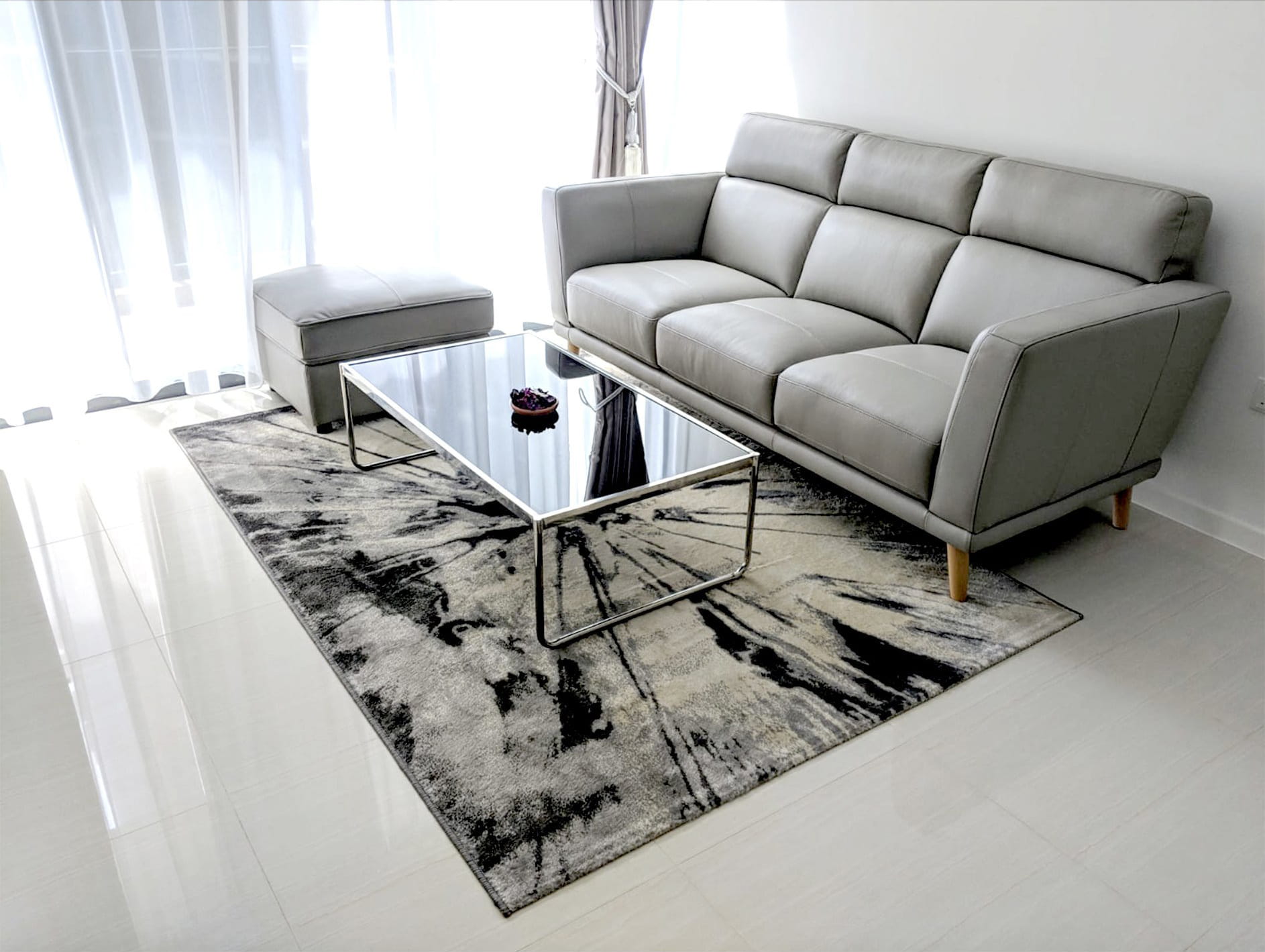 Modest Living Room Design for Minimalist Feel - Comfort Furniture