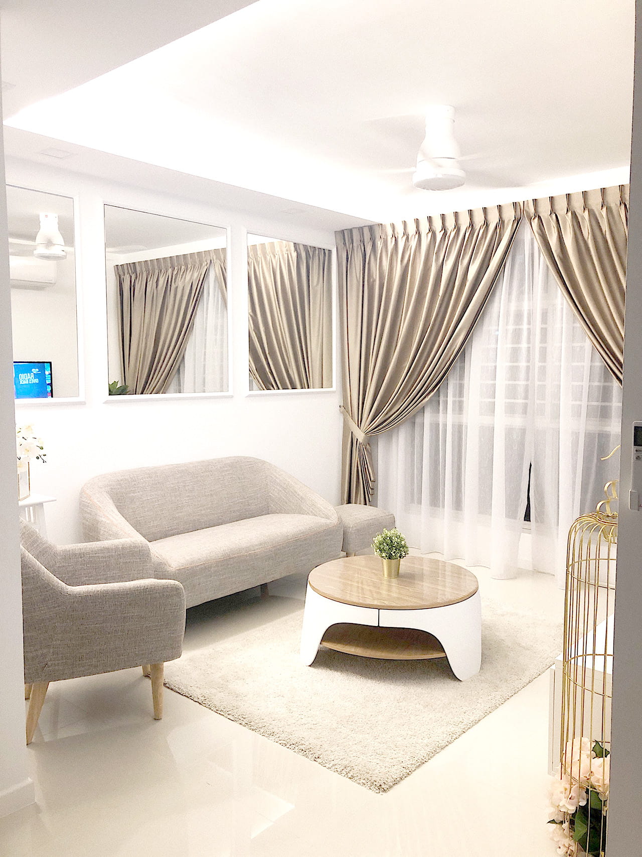 Contrast Your Living Room with Simple Furniture - Comfort Furniture