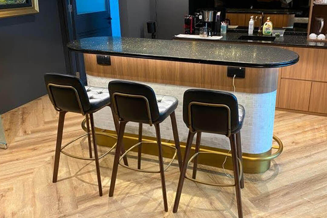 Selecting The Right Rein Bar Chair - Comfort Furniture