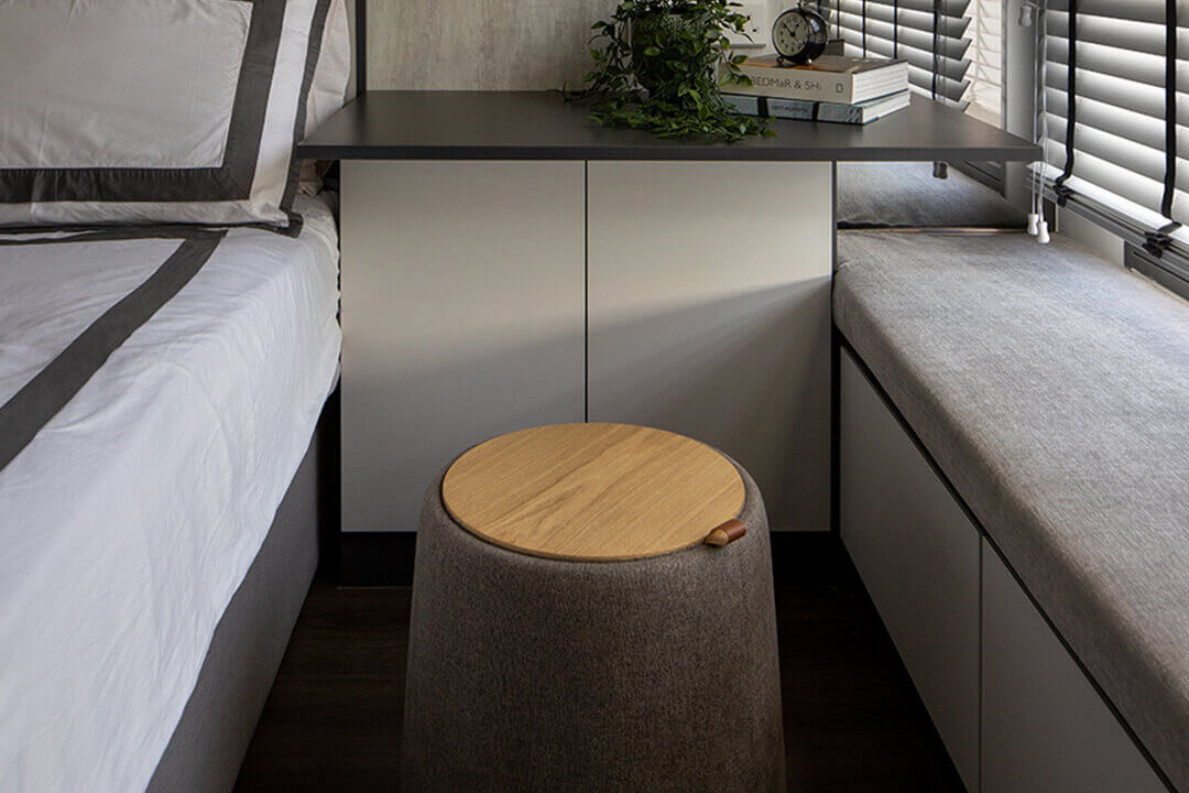 Simple Small Bedroom Decoration Idea With Alicia Stool Storage - Comfort Furniture