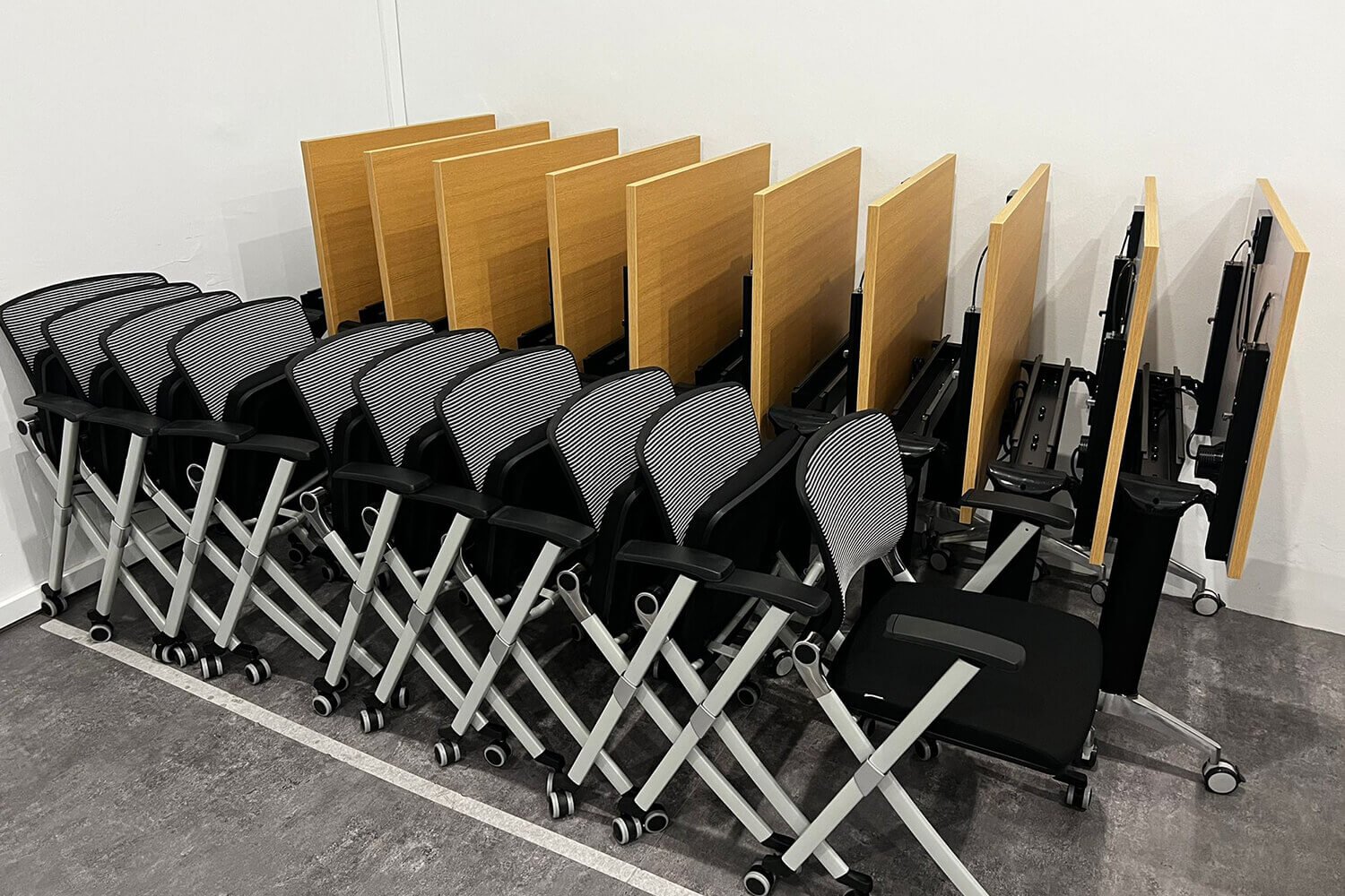 Boost foldable workstations with wheels - Comfort Furniture