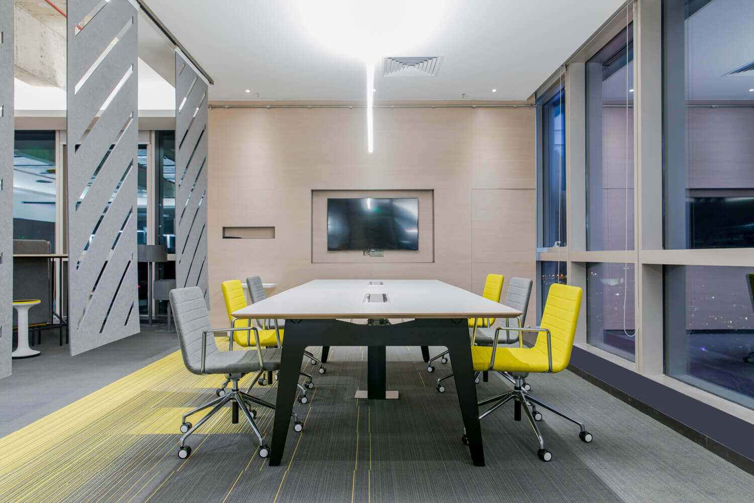 Maxi Workstation in Conference Room - Comfort Furniture