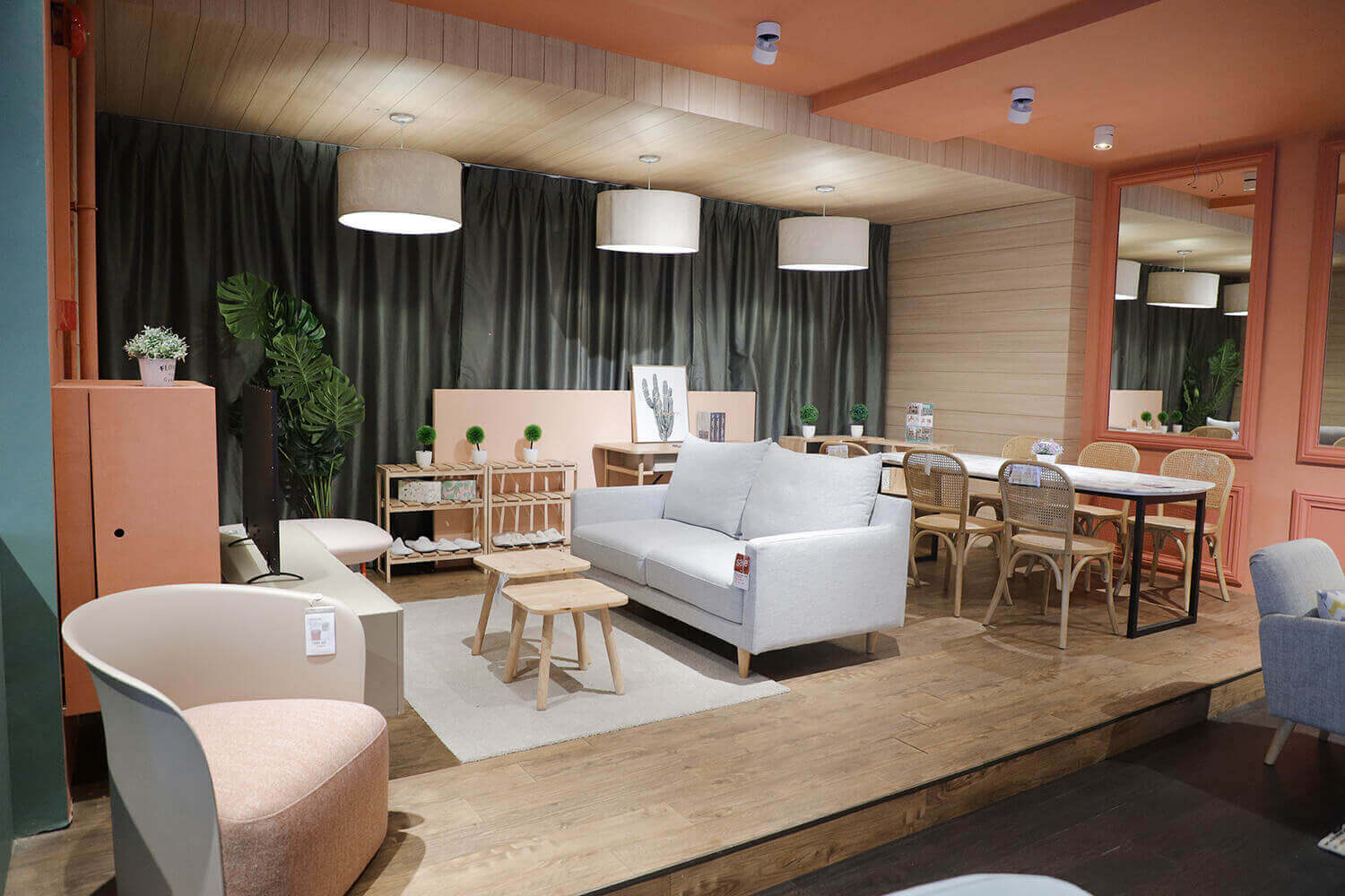 Level 1 Showroom View 1 - Comfort Furniture