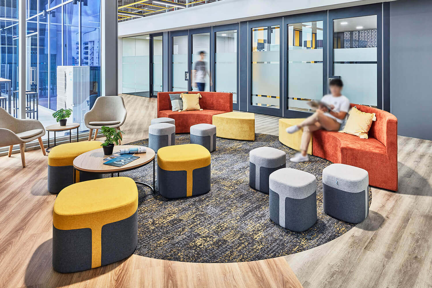 https://www.comfortfurniture.com.sg/blog/wp-content/uploads/2022/09/office-interior-design-ideas-elevate-your-workspace-comfort-furniture-singapore.jpg