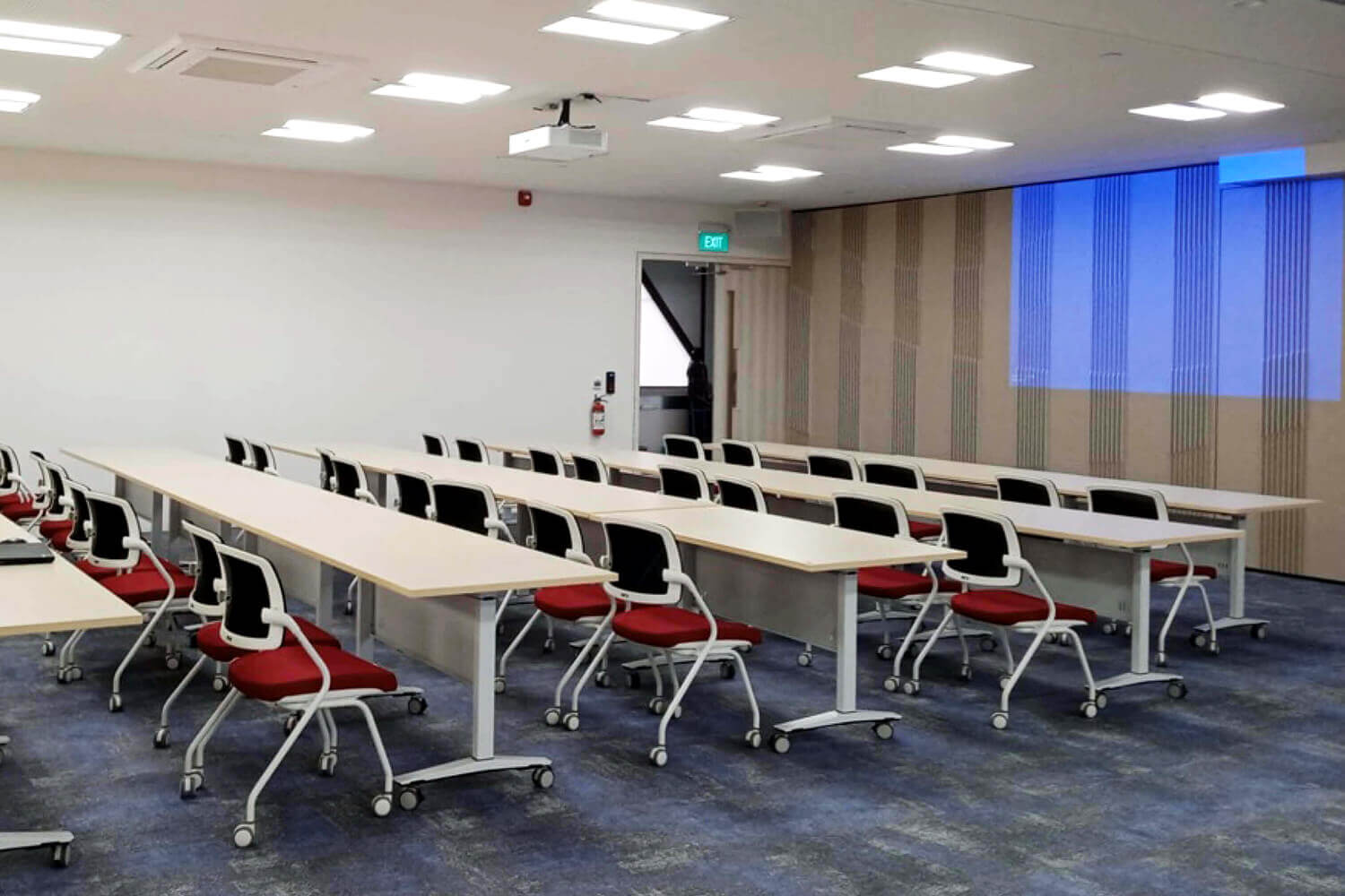 Movable Amos Folding Seminar Table - Comfort Furniture