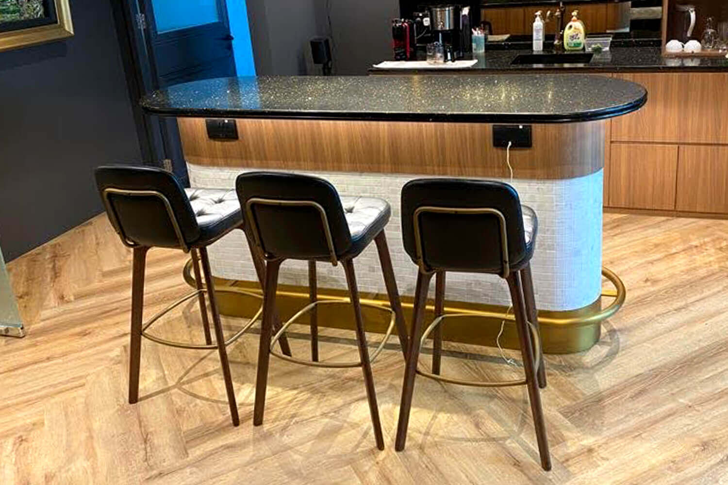 Rein Barchair Distressed Gloss Leather - Comfort Furniture