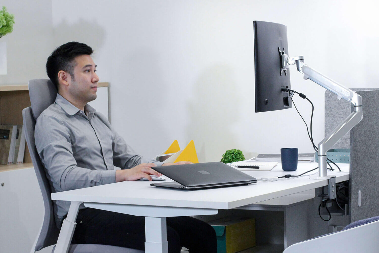 Whipp Monitor Arm Office Setup - Comfort Furniture