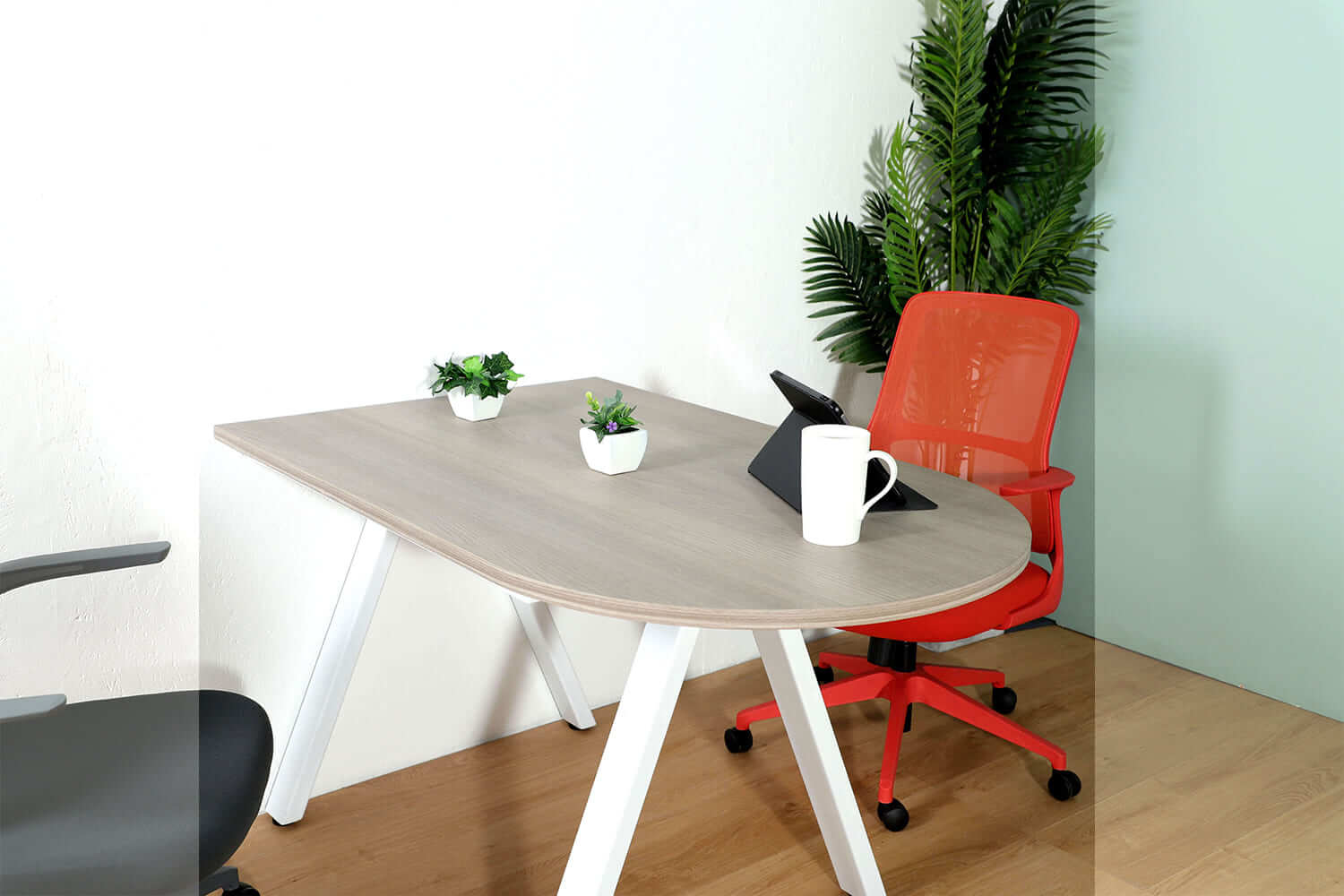 Laminated Apex Workstation Tables Mesh Lanie Office Chair - Comfort Furniture