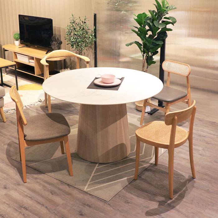 Explore Our Showroom 03