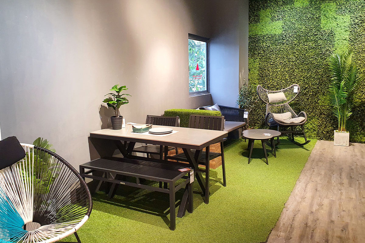 Explore Our Showroom 09